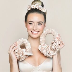 Sleepy Tie Hair Scrunchie Medium